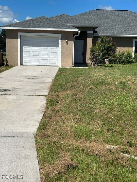 406 Piper Ave in Lehigh Acres, FL - Building Photo