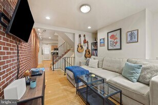 1807 E Lombard St in Baltimore, MD - Building Photo