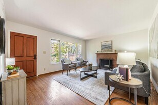 1994 Menalto Ave in Menlo Park, CA - Building Photo