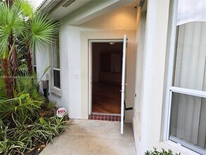 6849 SE Warwick Ln in Stuart, FL - Building Photo - Building Photo