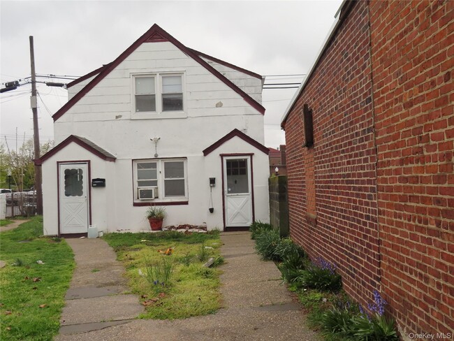property at 2 Deer Park Ave