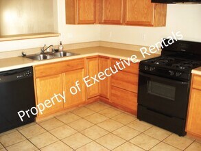 3974 Sombra Morada Rd in Las Cruces, NM - Foto de edificio - Building Photo