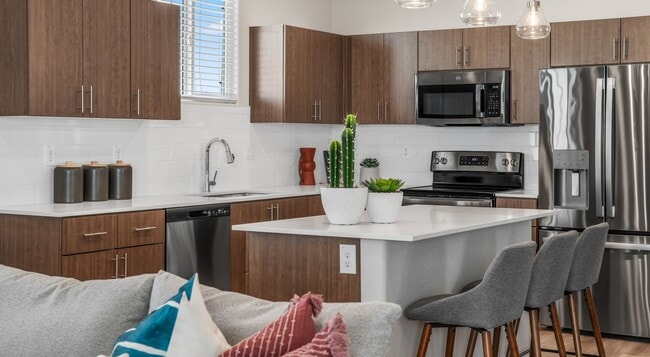 6326 S 47th Dr in Phoenix, AZ - Building Photo - Building Photo