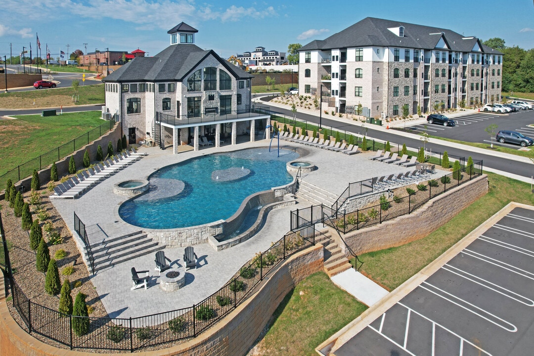 West Edge Apartments in Lynchburg, VA - Foto de edificio