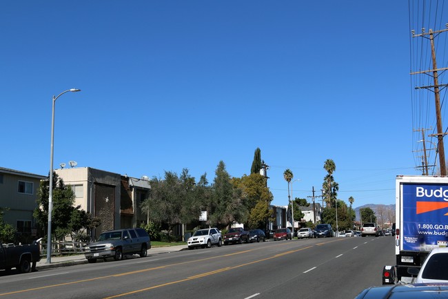 6929 Whitsett Ave in North Hollywood, CA - Building Photo - Building Photo