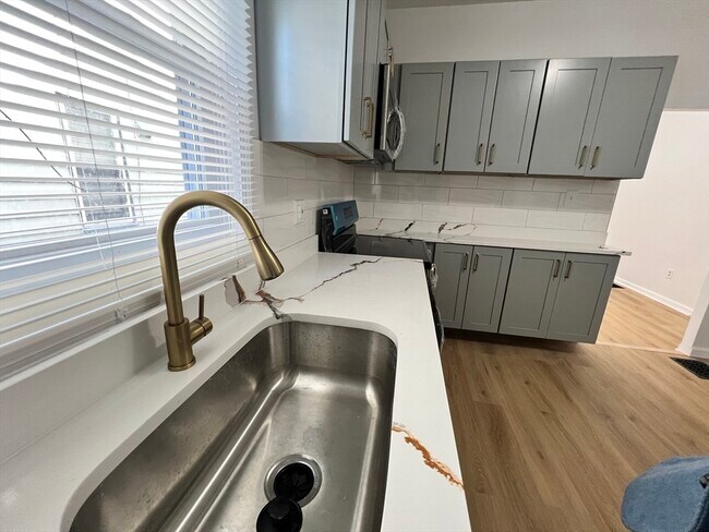 27 Clement St, Unit #1 in Malden, MA - Building Photo - Building Photo