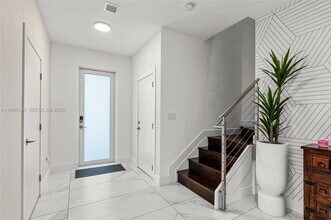 10373 NW 68th Terrace in Doral, FL - Building Photo - Building Photo