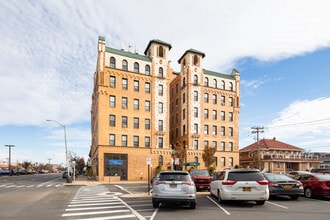 Granada Towers in Long Beach, NY - Building Photo - Building Photo