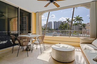 725 Crandon Blvd in Key Biscayne, FL - Building Photo