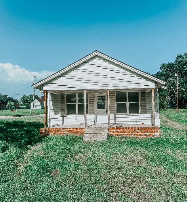 property at 701 S Broadway Ave