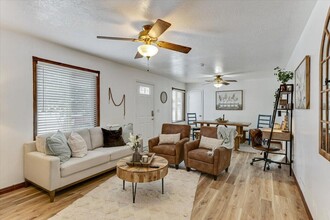 4390 S 4800 W in West Valley City, UT - Foto de edificio - Building Photo