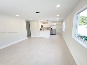 850 NW 109th St in Miami, FL - Building Photo - Building Photo