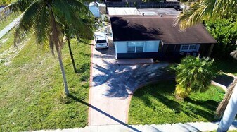 2671 NW 87th Ln, Unit 323 in Sunrise, FL - Building Photo