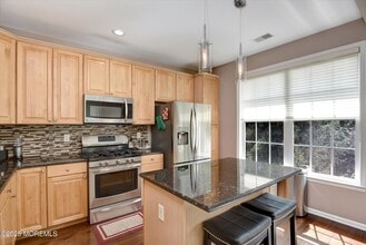 594 St Andrews Pl in Englishtown, NJ - Building Photo - Building Photo