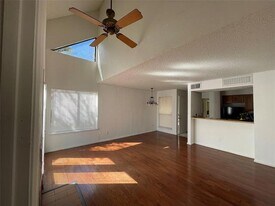 9811 Walnut St in Dallas, TX - Building Photo