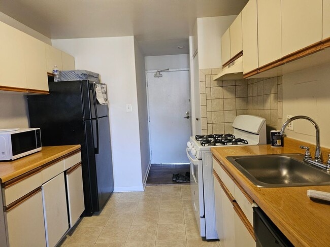 2842 Dover Ln in Falls Church, VA - Building Photo - Building Photo