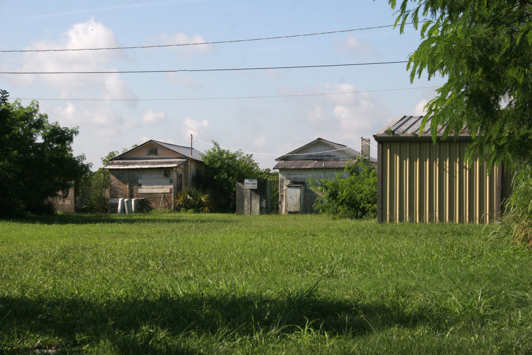 3304 W Shell Point Rd in Ruskin, FL - Building Photo