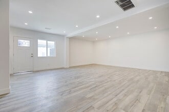 11324 Haskell Ave in Granada Hills, CA - Building Photo - Building Photo