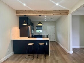 113 Thelka in San Antonio, TX - Building Photo - Building Photo