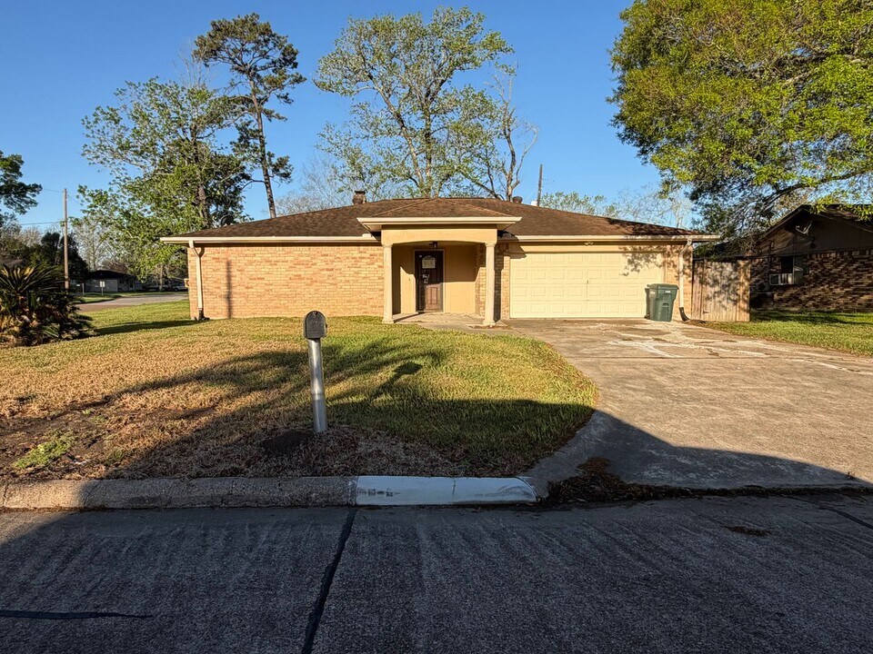 290 Rosine St in Beaumont, TX - Building Photo