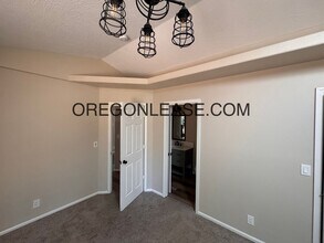 420 Holly Ave in Cottage Grove, OR - Building Photo - Building Photo