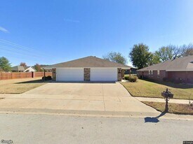 240 N Marietta Wy in Farmington, AR - Building Photo