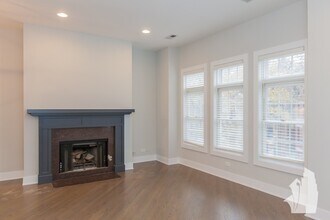 2714 N Wayne Ave, Unit 2 in Chicago, IL - Building Photo - Building Photo