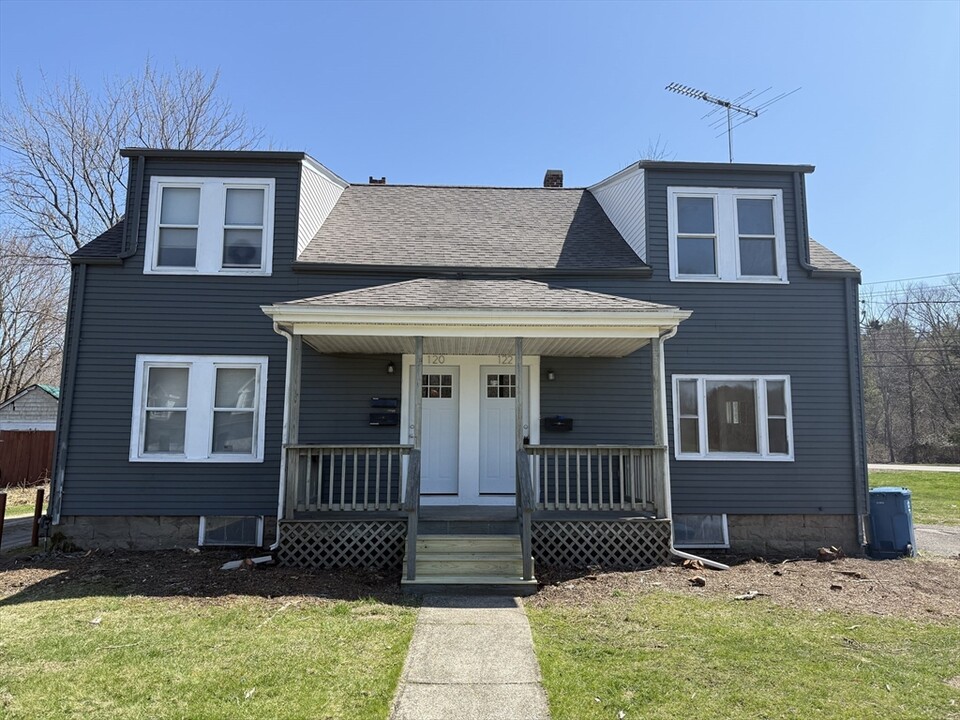 120 Oregon St in East Bridgewater, MA - Building Photo