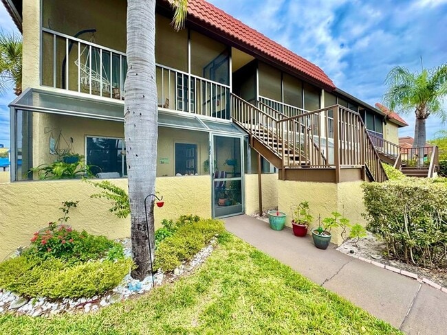 2420 Winding Creek Blvd in Clearwater, FL - Building Photo - Building Photo