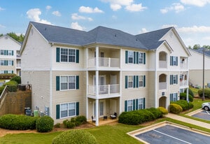 Woodland Commons in Newnan, GA - Building Photo