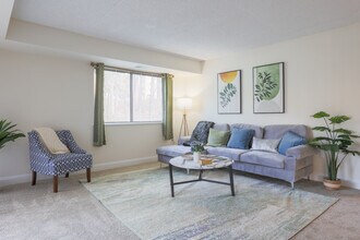 Windsor Court and Tower in Silver Spring, MD - Foto de edificio - Interior Photo