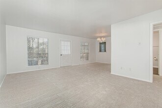 6015 E University Blvd, Unit 223G in Dallas, TX - Foto de edificio - Building Photo