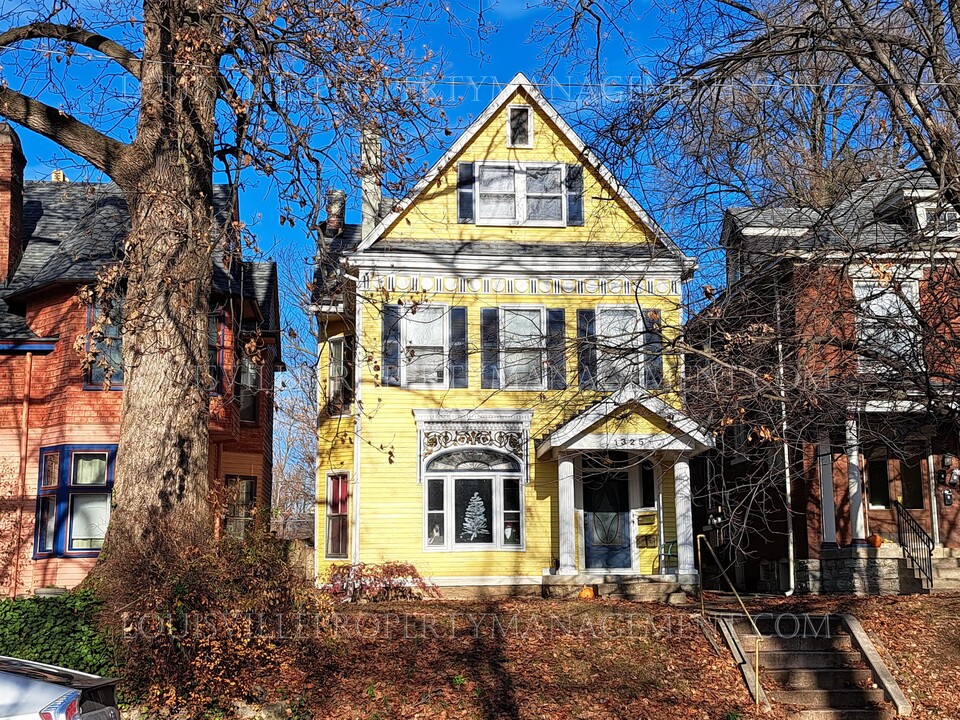 1325 Hepburn Ave in Louisville, KY - Building Photo