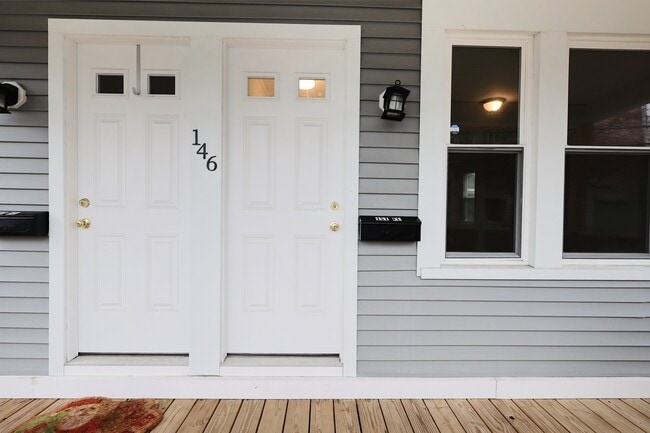 146 Division St, Unit 1st FL in Ansonia, CT - Foto de edificio - Building Photo