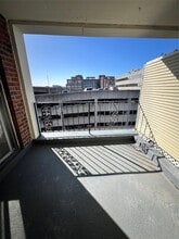 190 1st St, Unit 5B in Mineola, NY - Building Photo - Building Photo