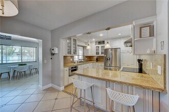 531 NW 76th Ter in Pembroke Pines, FL - Building Photo - Building Photo