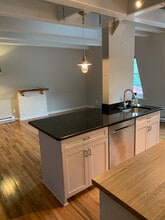 130 Main St in Canton, CT - Building Photo - Building Photo