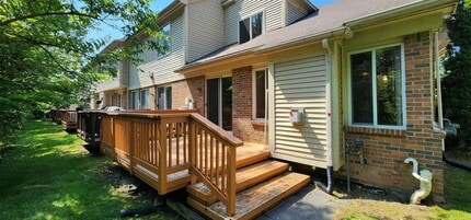 152 Legacy Park Cir in Dearborn Heights, MI - Building Photo - Building Photo