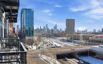 1224 W Van Buren St, Unit 504 in Chicago, IL - Building Photo - Building Photo