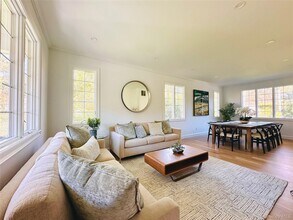 10 Ginny Ln in Hampton Bays, NY - Building Photo - Building Photo