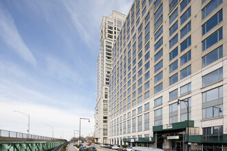 240 Riverside Blvd in New York, NY - Building Photo - Building Photo