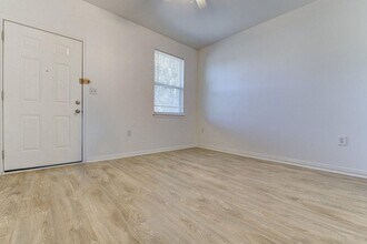 2006 Rosewood Ave in Austin, TX - Building Photo - Building Photo