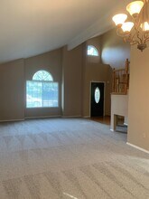 5828 Laguna Vale Way in Elk Grove, CA - Foto de edificio - Building Photo