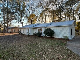 108 Pinecrest Loop in Enterprise, AL - Building Photo