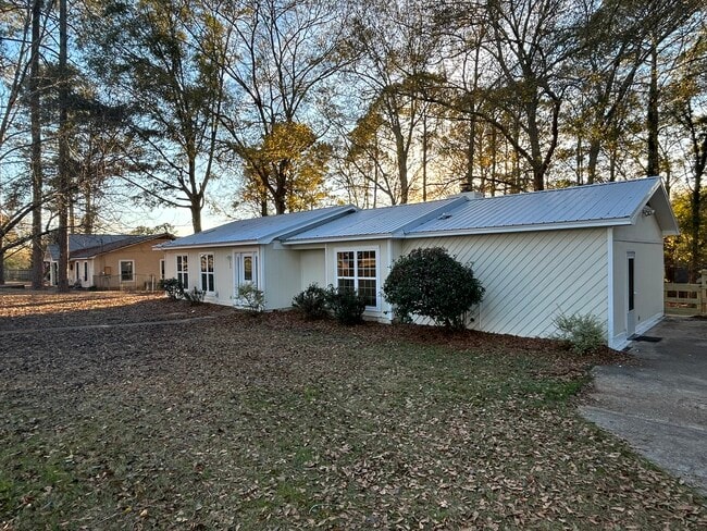 property at 108 Pinecrest Loop