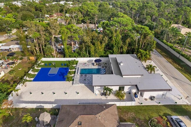 1899 Vamo Way in Sarasota, FL - Building Photo - Building Photo