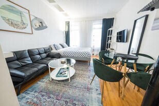 328 E 74th St in New York, NY - Building Photo