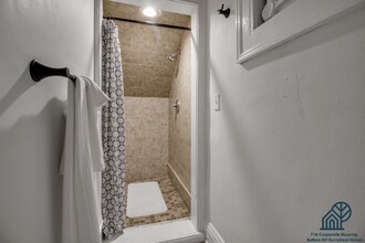 664 Auburn Ave in Buffalo, NY - Foto de edificio - Building Photo