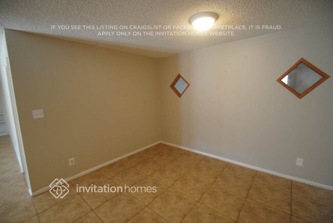 8201 W Westview Dr in Phoenix, AZ - Building Photo - Building Photo