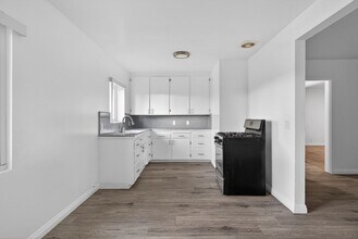 216 E Burnett St in Long Beach, CA - Building Photo - Building Photo